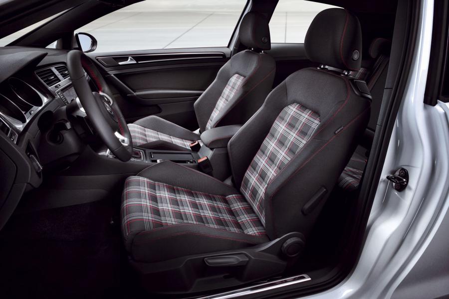  Volkswagen Golf GTi Concept 2012 года  (фото 4 из 6)